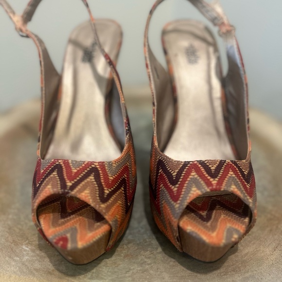 Chevron Autumn Colour Wooden Heel 5 1/2 inch Pump Size 9 - Picture 4 of 4